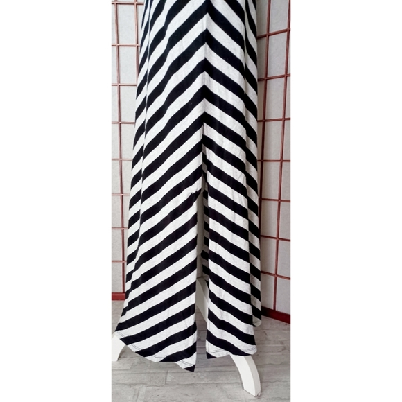 Calvin Klein Performance | Women's Slit Side Chevron Print Workout Maxi Skirt - Picture 4 of 15